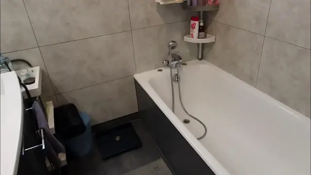 'Video thumbnail for Vieillissement des dalles Dumawall - Salle de bain rénovée, 4 ans après'