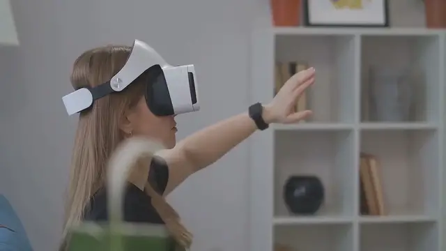 Video thumbnail for The Rise of Smart Glasses: Are They the Future?