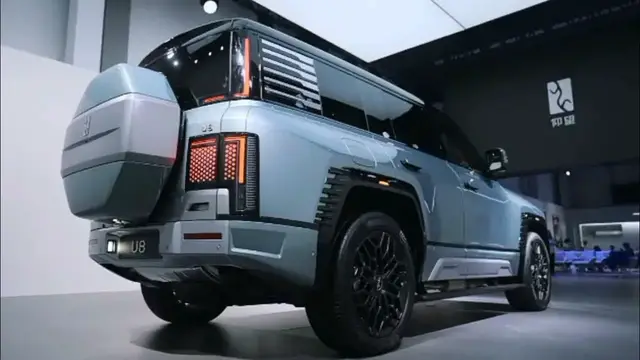 Video thumbnail for The 2024 BYD YangWang U8 Review | Electric Cars| Luxury SUV.