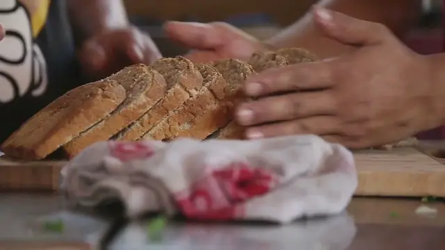 Video thumbnail for Classic Meatloaf Recipe