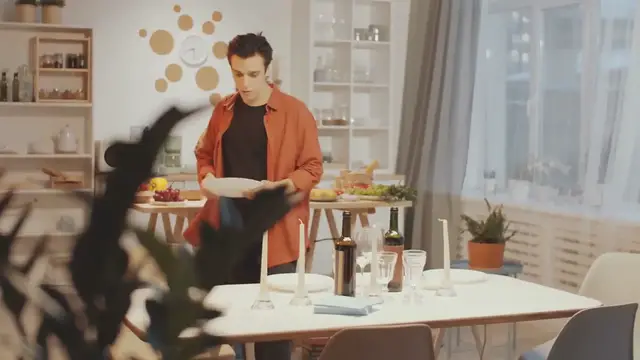 Video thumbnail for Ryan Reynolds and More Remember Roseanne Producer and Writer Eric Gilliland After He Dies at 62