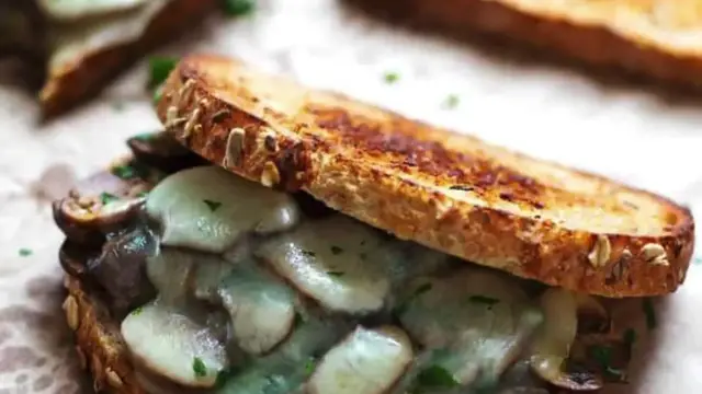 Video thumbnail for Simple Garlic Butter Mushroom & Provolone Melts recipe