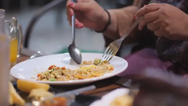 Video thumbnail for Indonesian Nasi Goreng Recipe