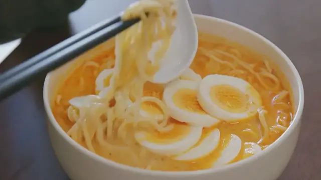 Video thumbnail for Aromatic Malaysian Laksa Recipe