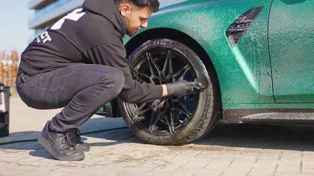 'Video thumbnail for Cleaning a DIRTY M3'