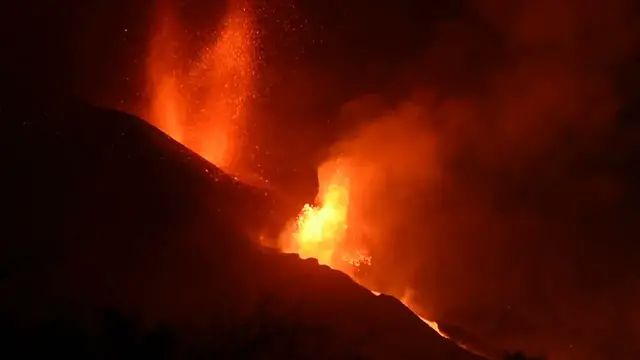 Video thumbnail for La Palma volcano eruption 28 Sep 2021 - lava flows and lava fountains