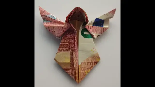 'Video thumbnail for Weihnachtsengel aus Geld falten - so einfach geht's - Tutorial - #origami #geldgeschenk'