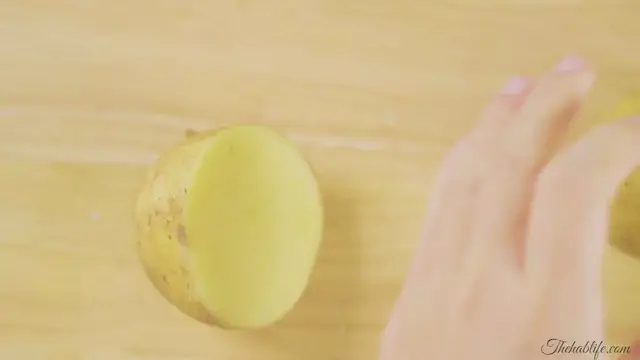 'Video thumbnail for How To Remove Dark Circles At Home With Aloe Vera Gel'
