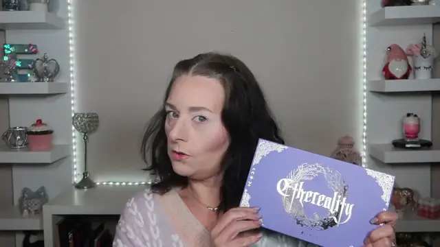 Video thumbnail for Ethereality 🧚🏻_♀️ de Jolie Beauty 1 Palette - 2 Makeup avec By Manolita