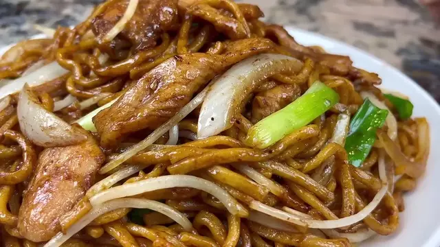 'Video thumbnail for Chicken Chow Mein ¦ Flavorful And Easy Lo Mein Recipe (720p 60fps)'