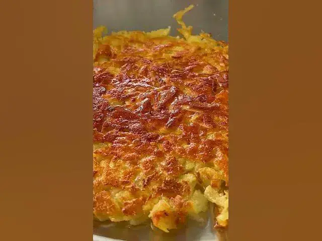 Video thumbnail for Kartoffelrösti mit klassischem Flammkuchen-Topping? YES💥  #rezept #foodie #hack #kochen #shorts
