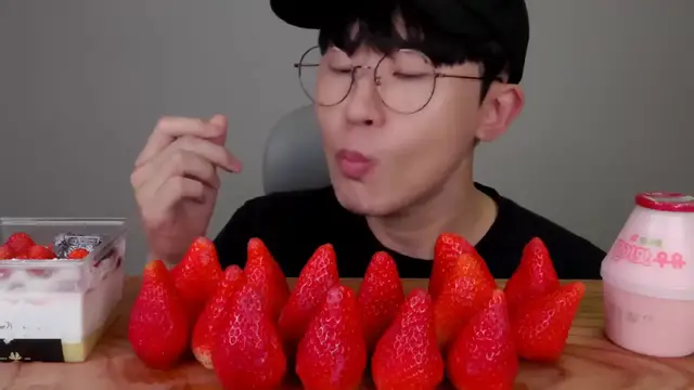 Video thumbnail for Korean Giant Strawberry Mukbang   ASMR   Day 3 of becoming 220lbs(720P HD)