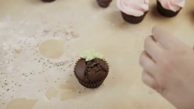 Video thumbnail for Candy Cane Cupcake: The Holiday Treat You Didn’t Know You Needed