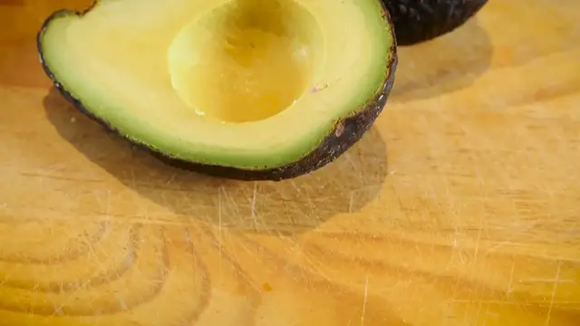 Video thumbnail for Fresh  and Delicious Tomato Avocado Salad