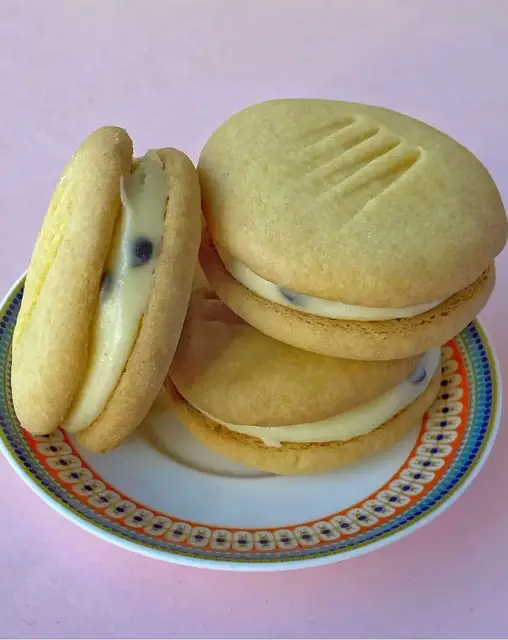 'Video thumbnail for Passionfruit Yoyos Recipe '