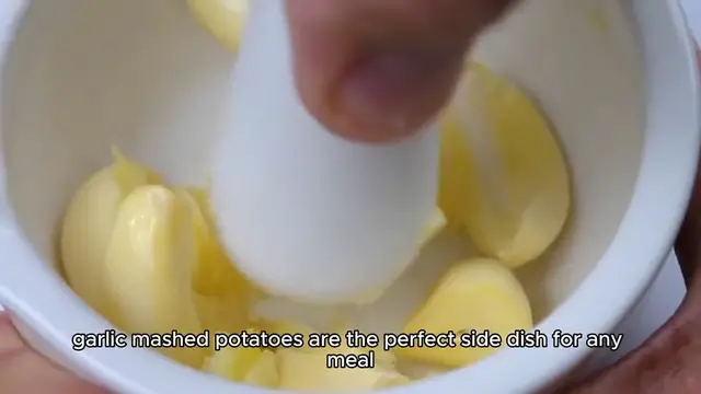 Video thumbnail for garlic mashed potatoes recipe