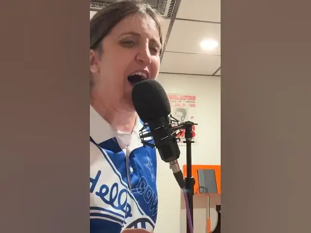 Video thumbnail for Cowboys fans are LOSING IT over this 'Ironic' parody #NFL #Cowboys #ParodyMusic