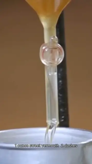 Video thumbnail for manhattan cocktail recipe