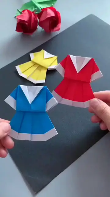Video thumbnail for Miniature Dresses for Dolls with Paper