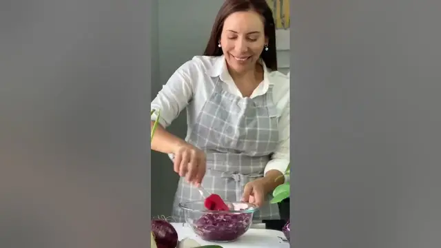 Video thumbnail for Este encurtido asiático de repollo me quedo igualito al que probé en un restaurante