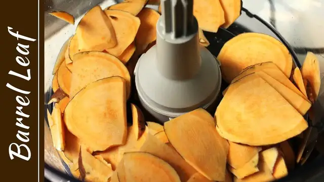 Video thumbnail for 【PHILIPS飛利浦】廚神料理機 HR7629 實際使用 切地瓜片