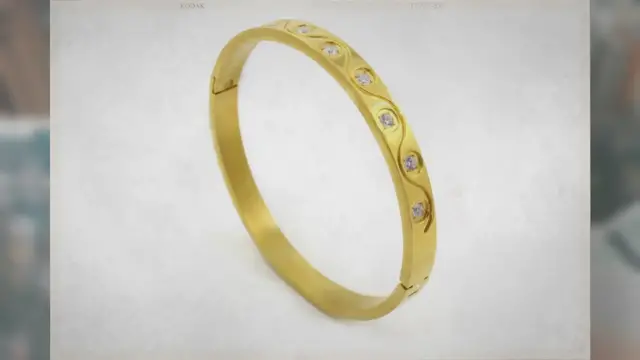 Video thumbnail for Why Is My White Gold Ring Turning My Finger Red?