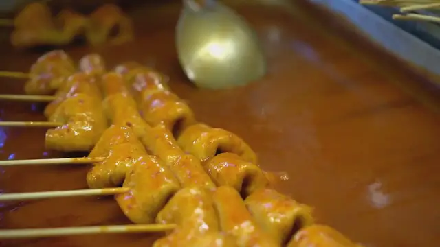 Video thumbnail for Ddukbokki with Spicy Rice Cakes Recipe