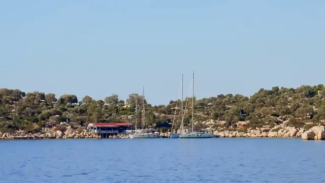 Video thumbnail for This is What Force 7 Sailing is REALLY Like on a Catamaran! (32 kts, beating to windward)