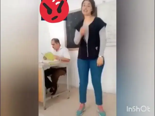 Video thumbnail for يحدث في تونس : أستاذ يتفاجئ بتصويره في فيديو “تيك توك” رفقة تلميذة دون علمه