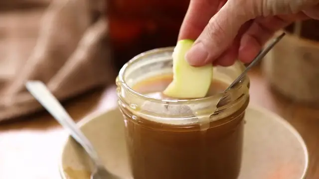'Video thumbnail for EASY Homemade Maple Syrup Salted Caramel Sauce Recipe (1080p_30fps_H264-128kbit_AAC)'