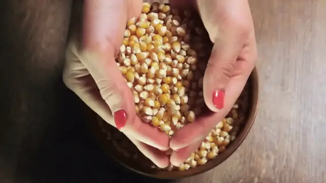 Video thumbnail for A Creative Popcorn Gift Basket Idea