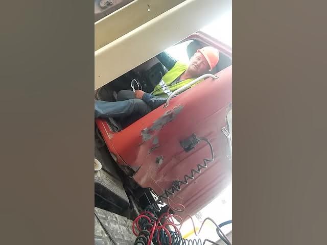 Video thumbnail for White trucker fight mexican trucker