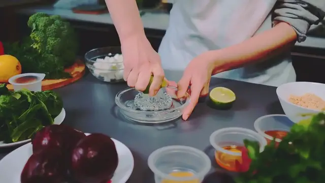 Video thumbnail for Chicken Shawarma Recipe