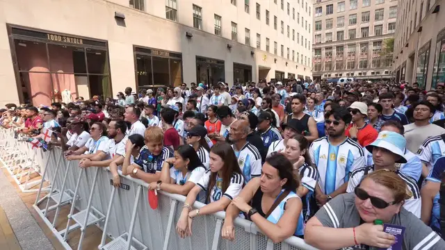 Video thumbnail for US: Fans gather at Rockefeller Center for England vs. Argentina World Cup semi-final.