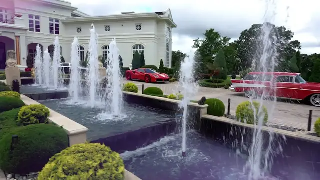 Video thumbnail for Celebrities Who Totally Lied About Their Homes On MTV’s Cribs