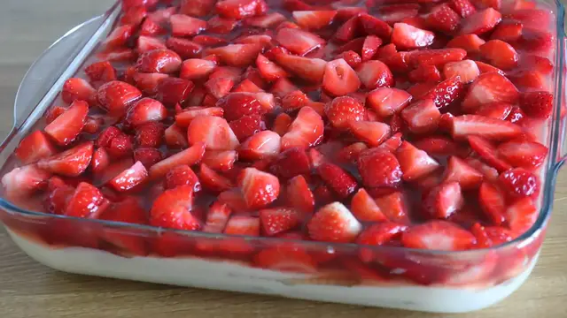 'Video thumbnail for NoBake ERDBEERKUCHEN??Sehr einfach✅Super lecker?(subtitle)'