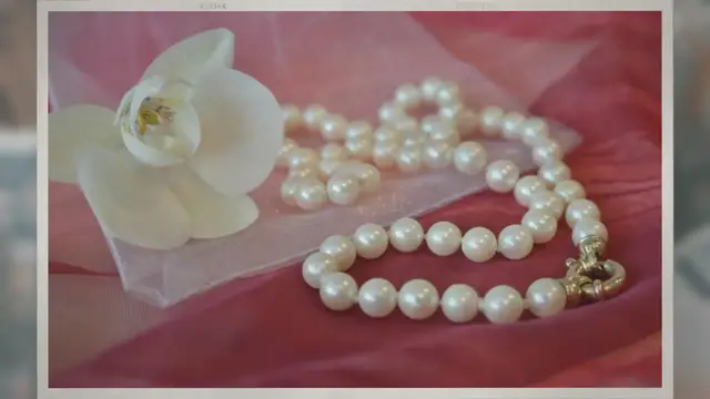 Video thumbnail for What Are Akoya Pearls?