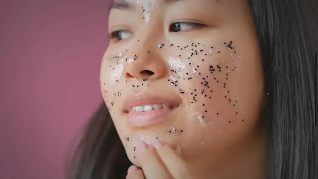 Video thumbnail for Why Every Celebrity Is Obsessed With Peeling?