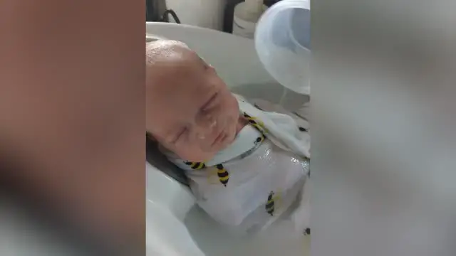 Video thumbnail for Preemie Baby Gives Mom 'Bonus Smiles' When Bathed | Happily TV
