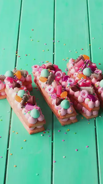 Video thumbnail for Initials Cookie Cake