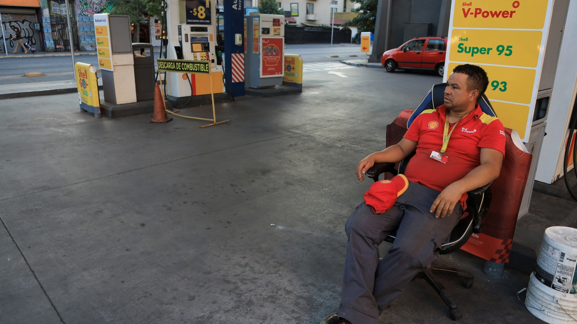 Video thumbnail for Chile feels impact of US-Israel war on Iran: Fuel surge hits transport, food prices nationwide