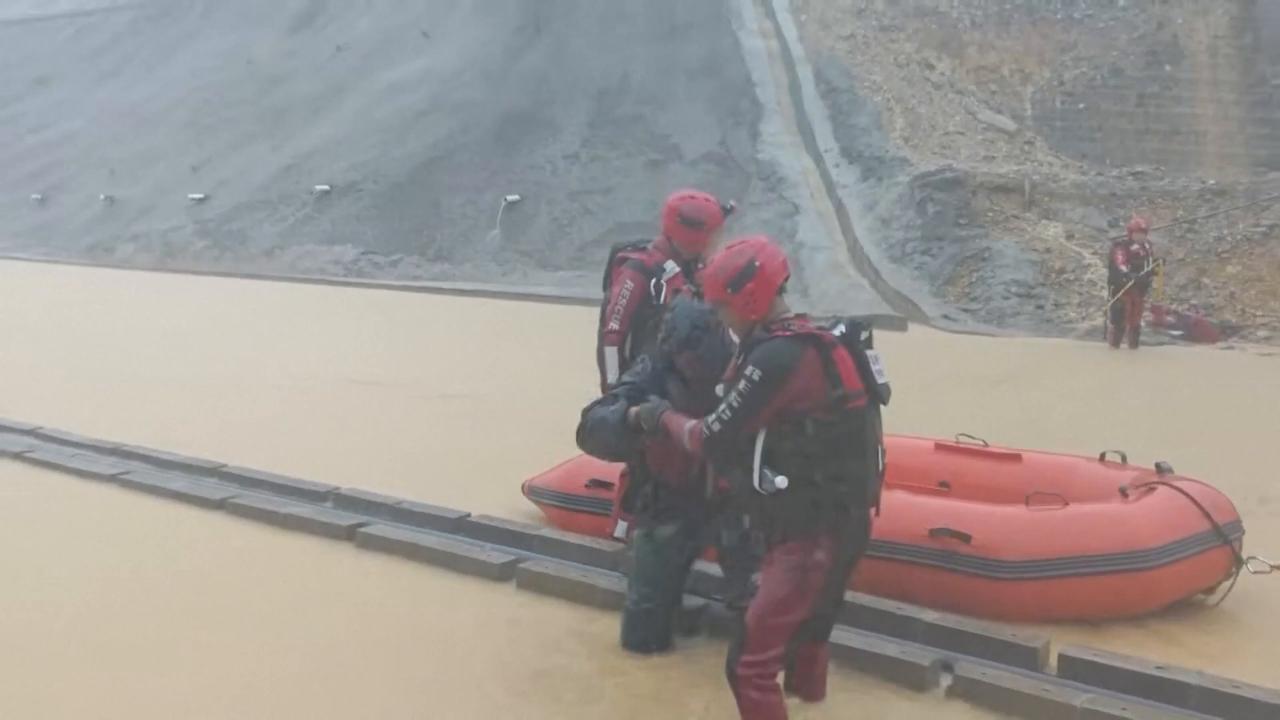 Video thumbnail for China: Flood rescue operations intensify as heavy rain hits multiple regions in China.