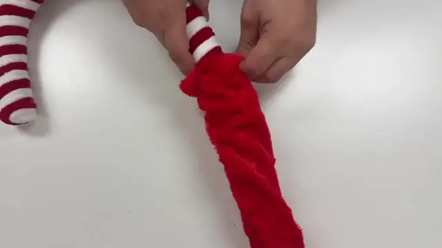 'Video thumbnail for Grinch Arm Wreath'