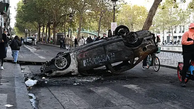 Video thumbnail for French government under pressure after weekend of violence