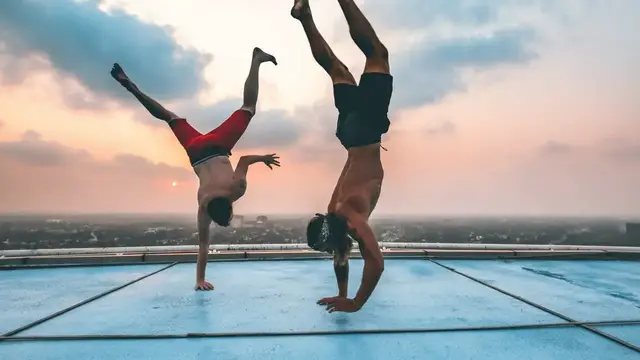 Video thumbnail for HANGING ON THE MARRIOTT ROOFTOP - Kochi, Kerala