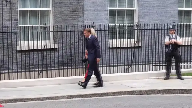Video thumbnail for US: French President Macron meets UK Prime Minister Burnham at 10 Downing Street.