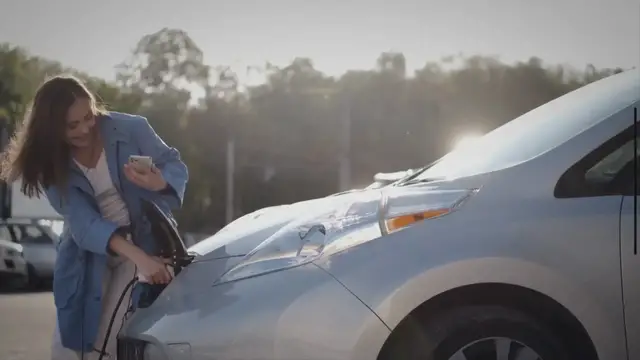 Video thumbnail for What Is Nissan Leaf B Mode? -