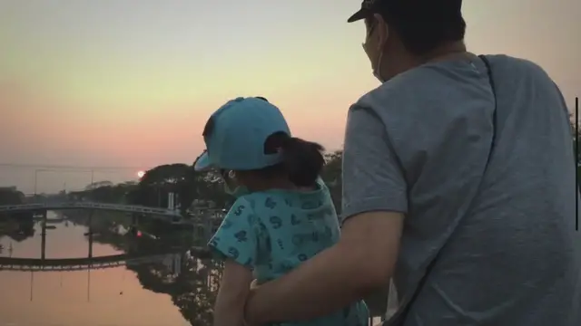 Video thumbnail for 10 Strategies for Coping with Divorce and Supporting Your Children