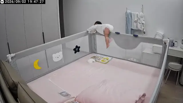 Video thumbnail for Father Quickly Catches Baby Climbing on Playpen in Jiangsu