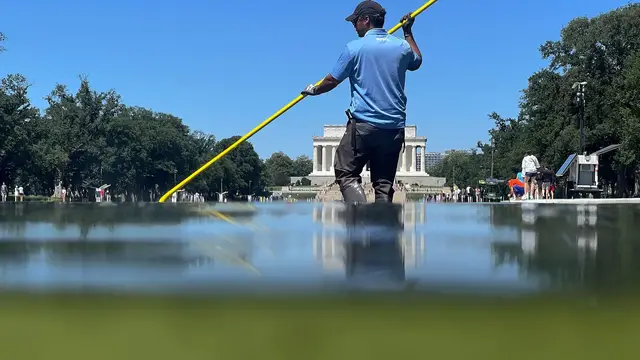 Video thumbnail for Newly renovated Reflecting Pool is already fighting an old problem